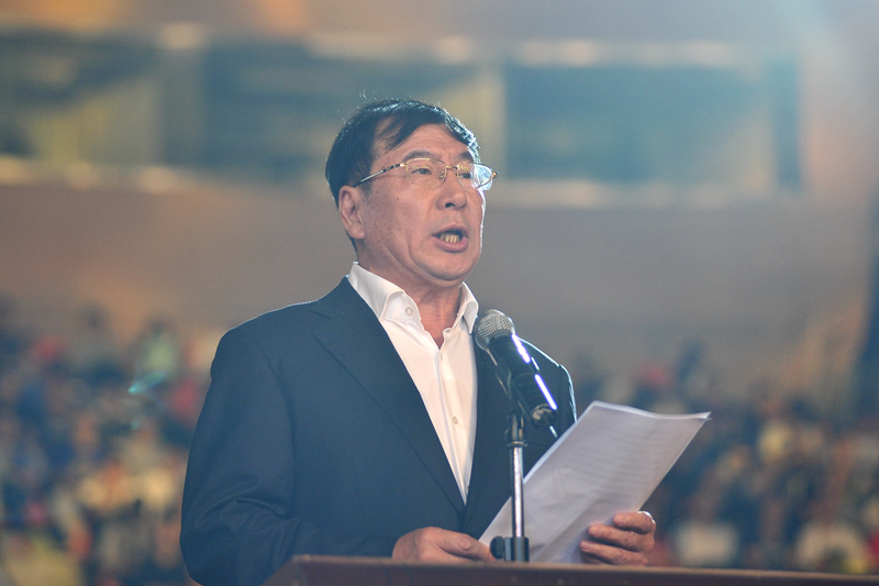 李致新代表国际攀岩联合会、国家体育总局登山运动管理中心和中国登山协会致辞